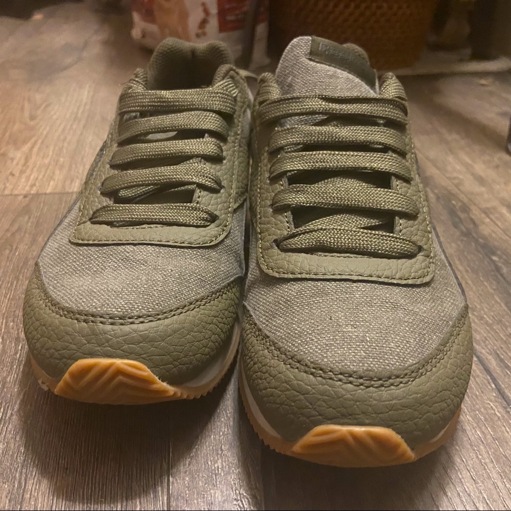 Military green Reebok’s size 3.5 us 34 uk 5 women